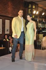 Shoaib Akhtar, Amy Billimoria at the launch of Signature Collection of Earth 21 in Kurla Phoenix on 26th April 2014